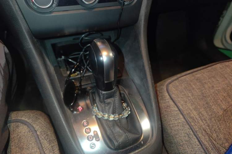 Used Volkswagen Golf 2012 1.6L Automatic Comfort Model Gear Lever