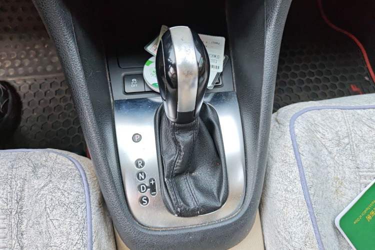 Used Volkswagen Golf 2012 1.6L Automatic Comfort Model Gear Lever