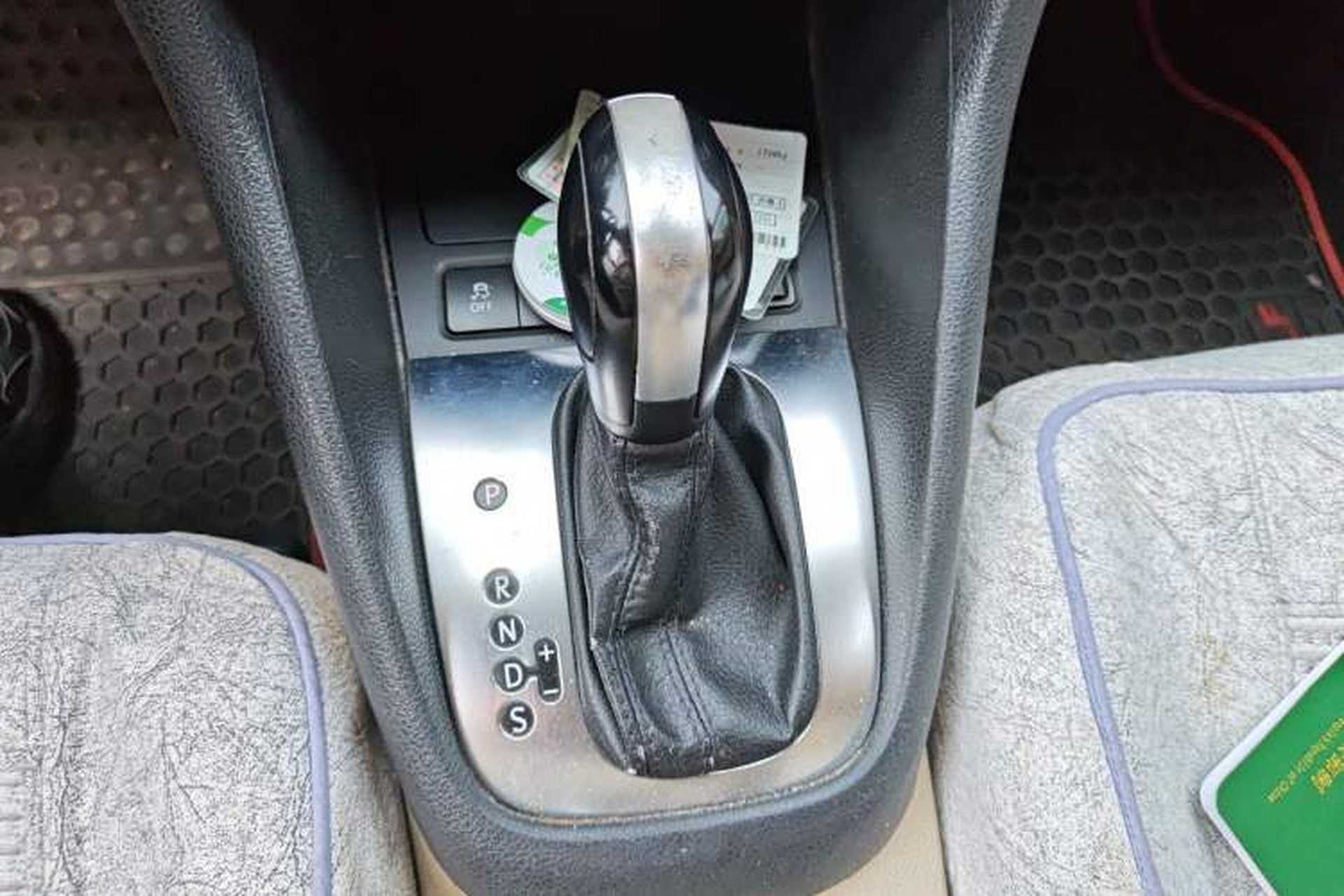 Used Volkswagen Golf 2012 1.6L Automatic Comfort Model Gear Lever