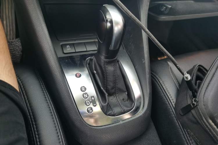 Used Volkswagen Golf 2012 1.6L Automatic Comfort Model Gear Lever