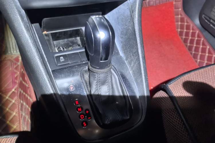 Used Volkswagen Golf 2012 1.4TSI Automatic Luxury Edition Gear Lever
