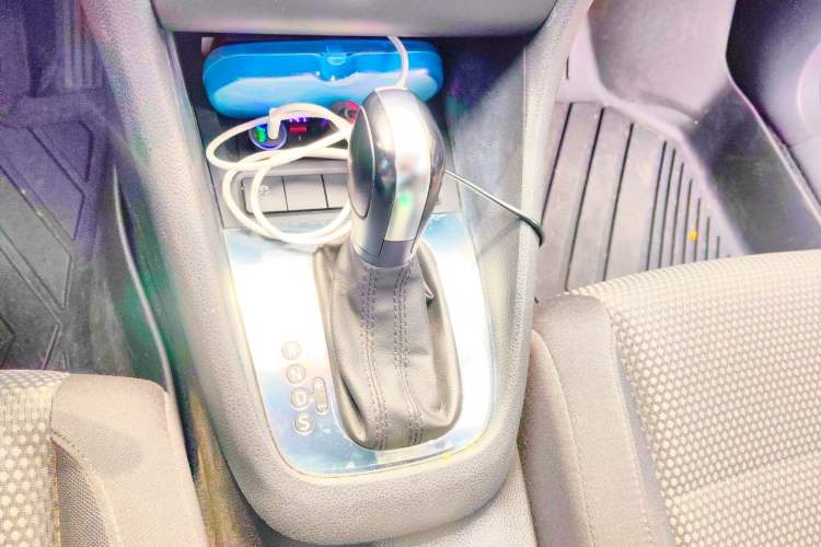 Used Volkswagen Golf 2012 1.6L Automatic Comfort Model Gear Lever