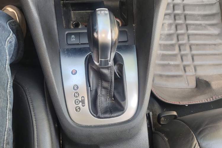 Used Volkswagen Golf 2012 1.6L Automatic Comfort Model Gear Lever