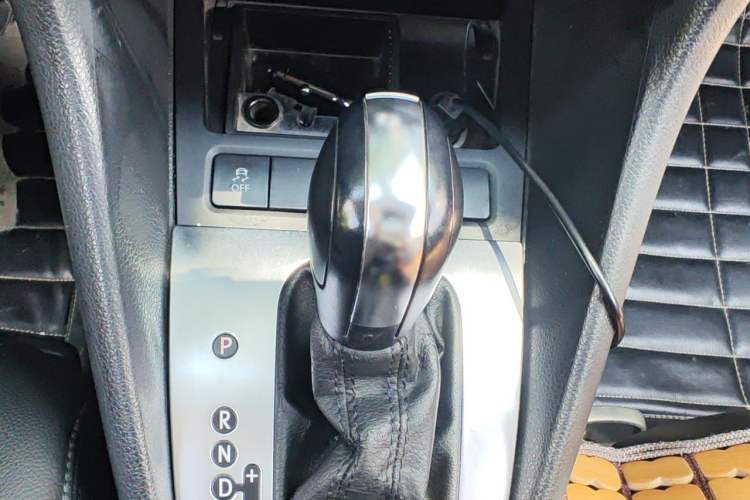 Used Volkswagen Golf 2012 1.6L Automatic Comfort Model Gear Lever