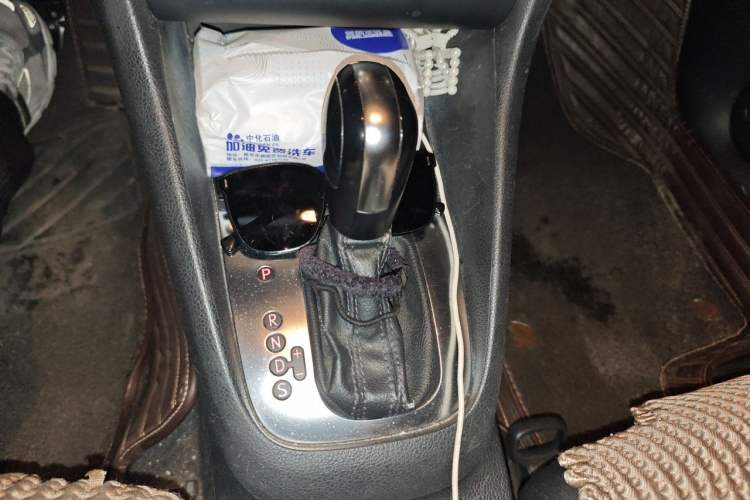 Used Volkswagen Golf 2012 1.6L Automatic Comfort Model Gear Lever