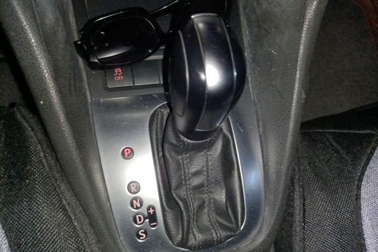 Used Volkswagen Golf 2012 1.6L Automatic Fashion Model Gear Lever