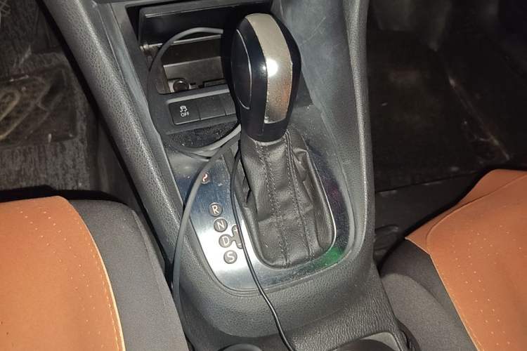 Used Volkswagen Golf 2012 1.6L Automatic Fashion Model Gear Lever