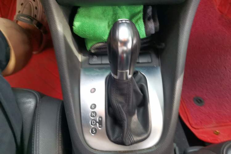 Used Volkswagen Golf 2012 1.4TSI Luxury Convertible Edition Gear Lever