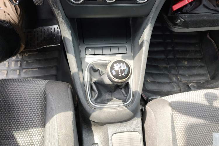 Used Volkswagen Golf 2012 1.6 Manual Comfort Edition Gear Lever