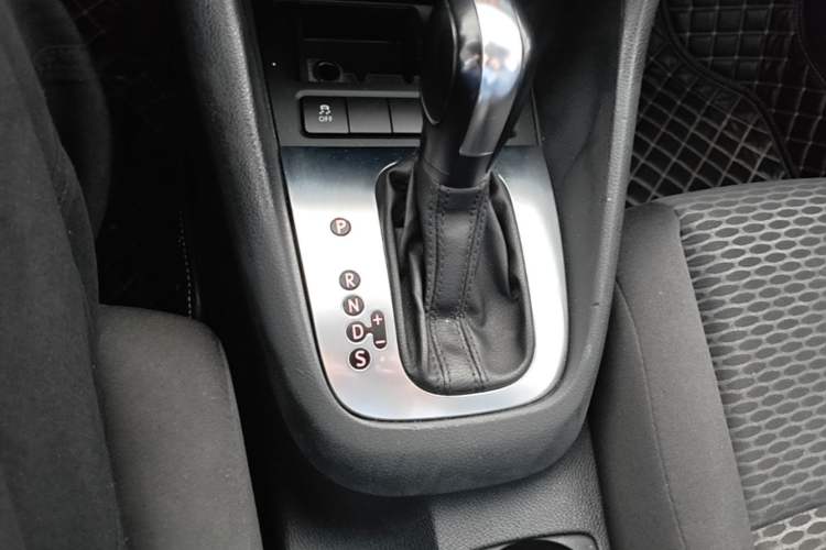 Used Volkswagen Golf 2012 1.6L Automatic Fashion Model Gear Lever