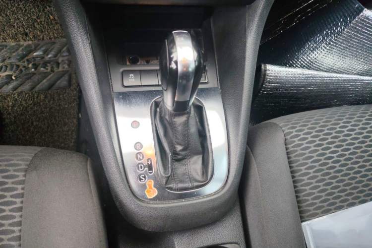 Used Volkswagen Golf 2012 1.6L Automatic Fashion Model Gear Lever