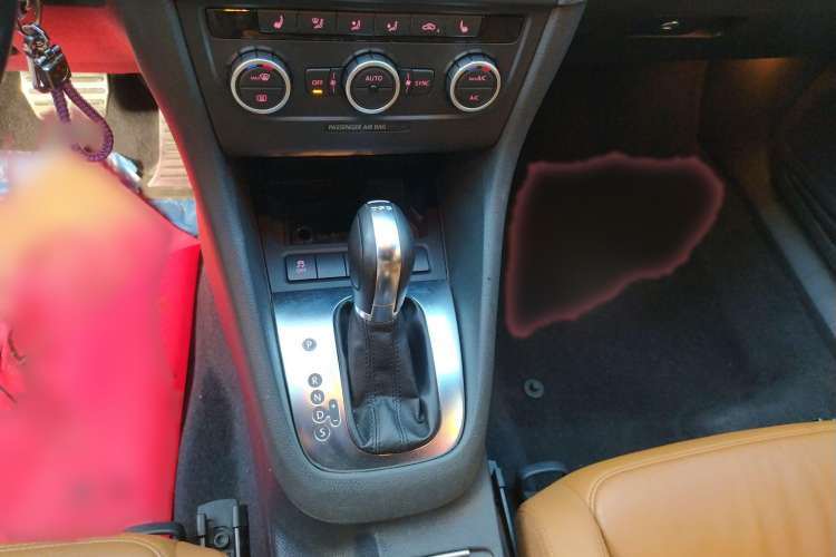 Used Volkswagen Golf 2012 1.4TSI Luxury Convertible Edition Gear Lever