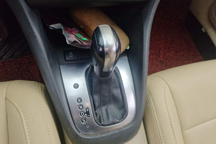Used Volkswagen Golf 2012 1.6L Automatic Fashion Model Gear Lever