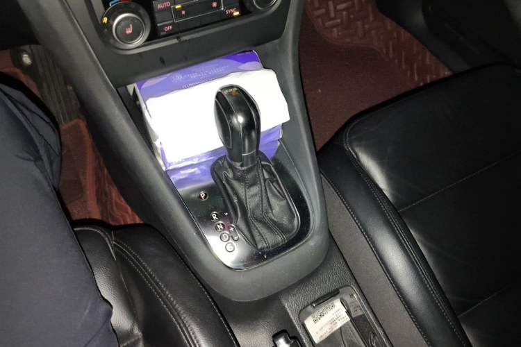Used Volkswagen Golf 2012 1.4TSI Automatic Luxury Edition Gear Lever
