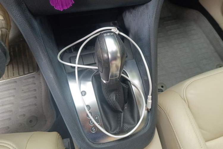 Used Volkswagen Golf 2012 1.4TSI Automatic Luxury Edition Gear Lever
