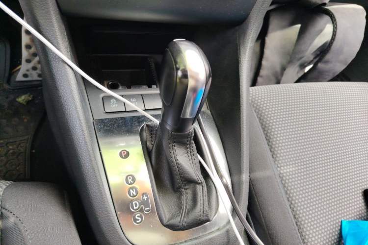 Used Volkswagen Golf 2012 1.6L Automatic Comfort Model Gear Lever