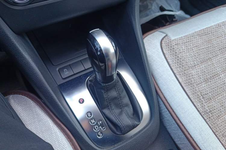 Used Volkswagen Golf 2012 1.6L Automatic Comfort Model Gear Lever
