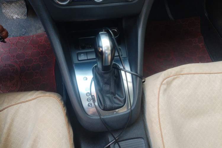 Used Volkswagen Golf 2012 1.6L Automatic Comfort Model Gear Lever