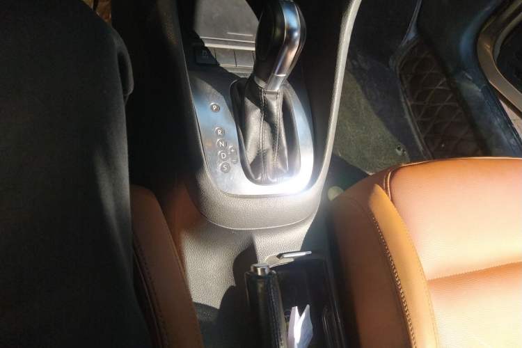 Used Volkswagen Golf 2012 1.4TSI Comfort Convertible Edition Gear Lever