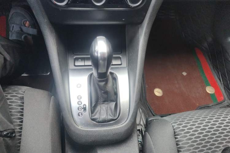 Used Volkswagen Golf 2012 1.6L Automatic Fashion Model Gear Lever