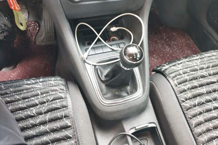 Used Volkswagen Golf 2012 1.6 Manual Comfort Edition Gear Lever