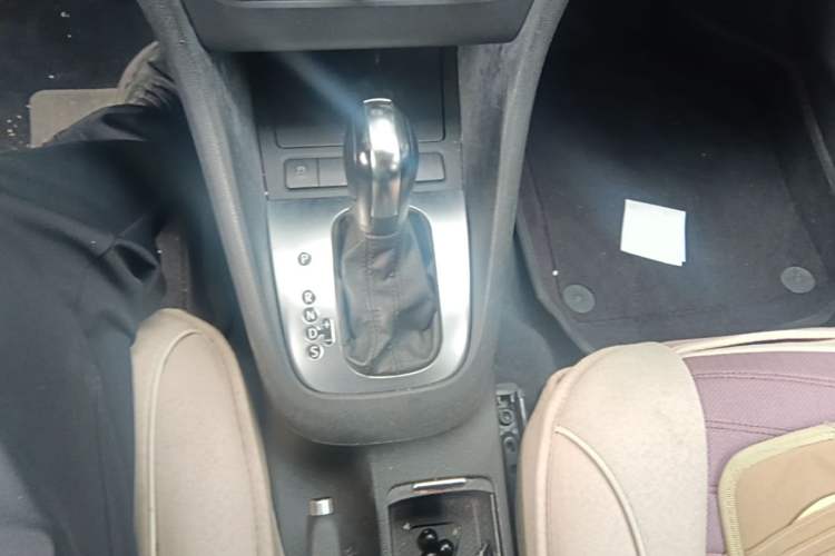 Used Volkswagen Golf 2012 1.6L Automatic Comfort Model Gear Lever