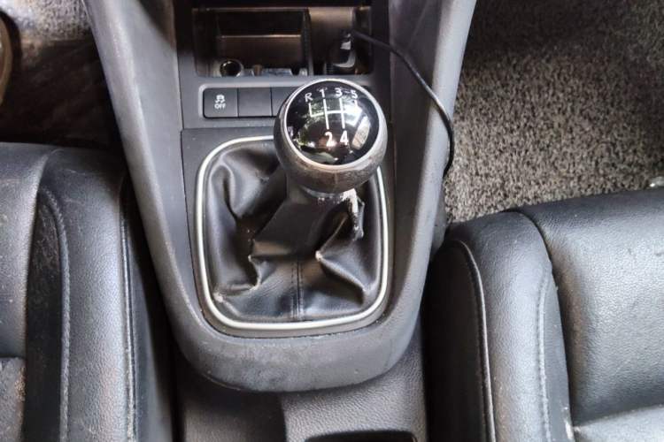 Used Volkswagen Golf 2012 1.6 Manual Comfort Edition Gear Lever