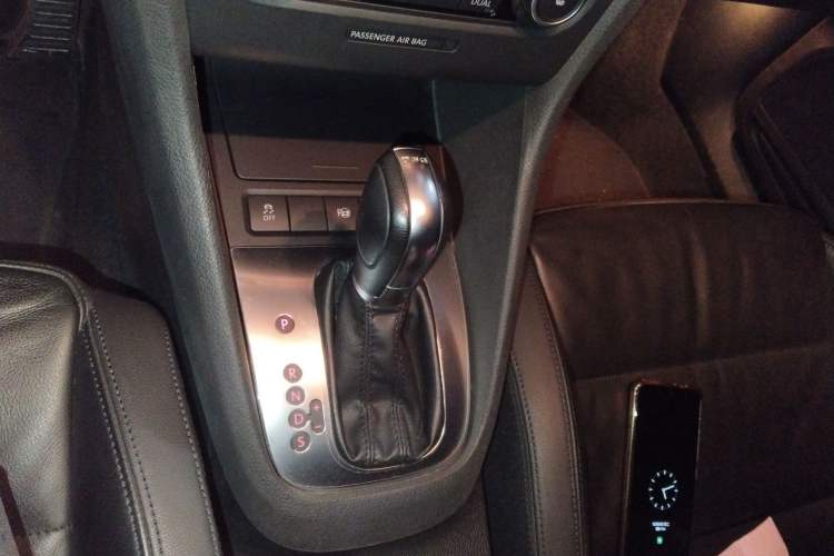 Used Volkswagen Golf 2012 1.4TSI Luxury Convertible Edition Gear Lever
