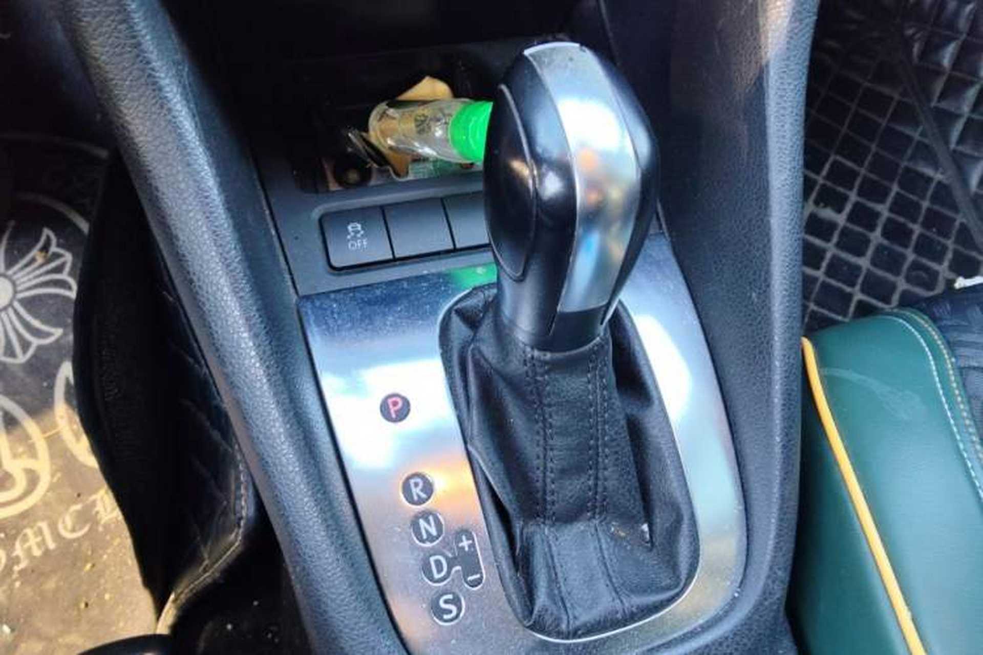 Used Volkswagen Golf 2012 1.6L Automatic Comfort Model Gear Lever