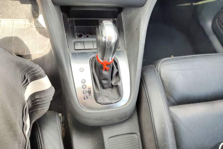 Used Volkswagen Golf 2012 1.4TSI Automatic Luxury Edition Gear Lever