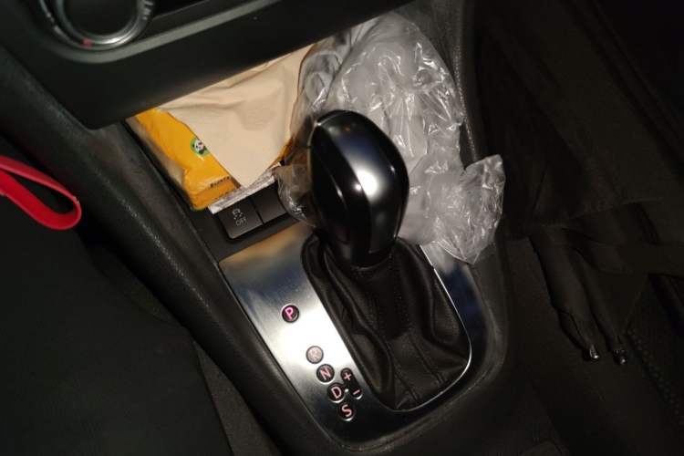 Used Volkswagen Golf 2012 1.6L Automatic Comfort Model Gear Lever