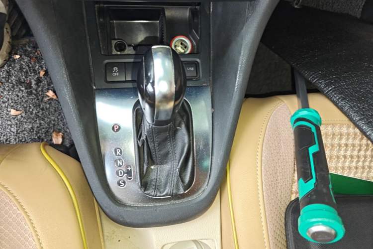 Used Volkswagen Golf 2012 1.6L Automatic Fashion Model Gear Lever