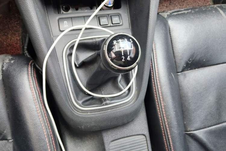 Used Volkswagen Golf 2012 1.6 Manual Comfort Edition Gear Lever