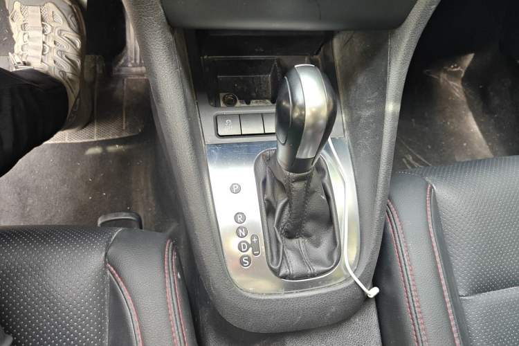 Used Volkswagen Golf 2012 1.6L Automatic Comfort Model Gear Lever