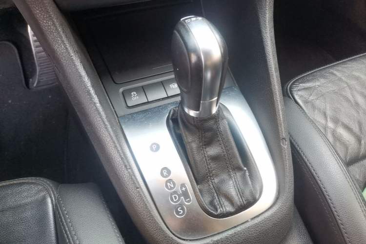 Used Volkswagen Golf 2012 1.4TSI Luxury Convertible Edition Gear Lever