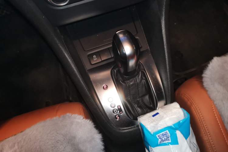 Used Volkswagen Golf 2012 1.6L Automatic Comfort Model Gear Lever