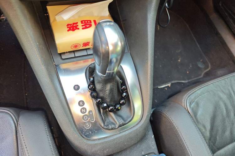 Used Volkswagen Golf 2012 1.4TSI Luxury Convertible Edition Gear Lever