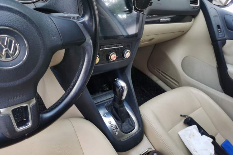 Used Volkswagen Golf 2012 1.6L Automatic Comfort Model Gear Lever