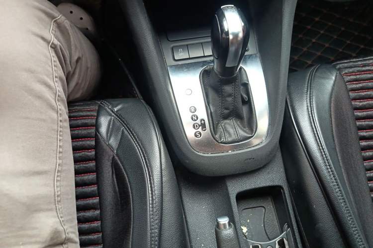 Used Volkswagen Golf 2012 1.6L Automatic Comfort Model Gear Lever
