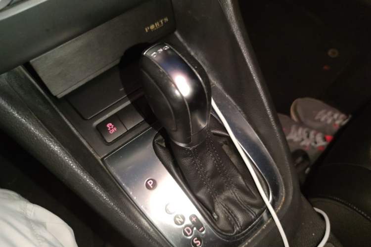 Used Volkswagen Golf 2012 1.4TSI Automatic Luxury Edition Gear Lever