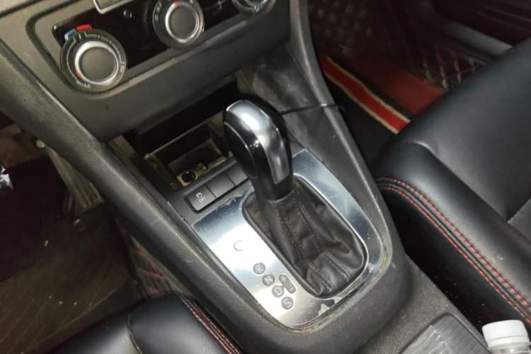 Used Volkswagen Golf 2012 1.6L Automatic Comfort Model Gear Lever