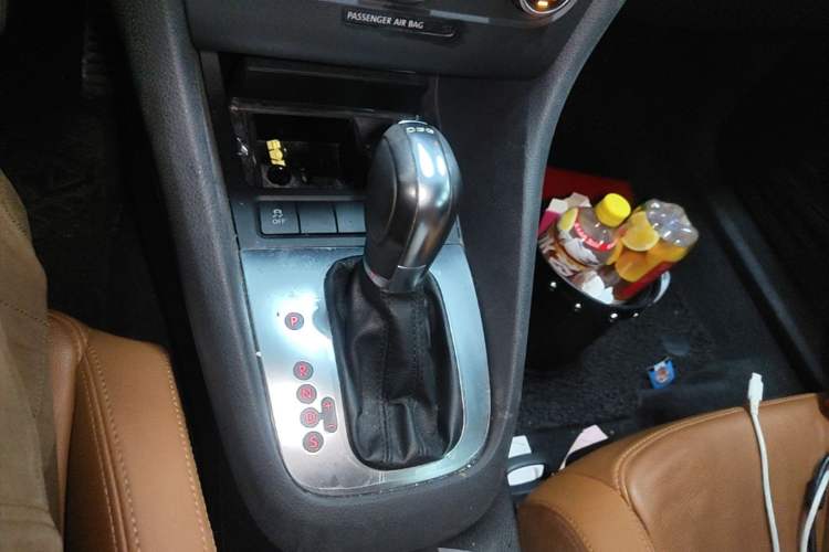 Used Volkswagen Golf 2012 1.4TSI Comfort Convertible Edition Gear Lever