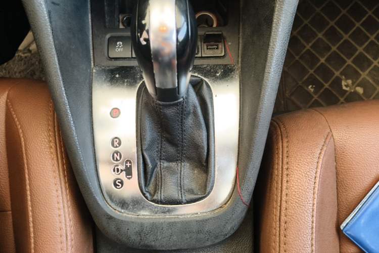 Used Volkswagen Golf 2012 1.6L Automatic Comfort Model Gear Lever