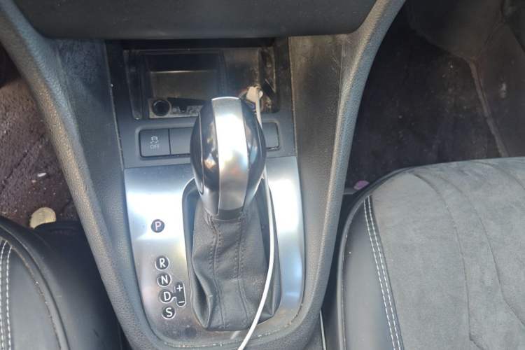 Used Volkswagen Golf 2012 1.6L Automatic Fashion Model Gear Lever