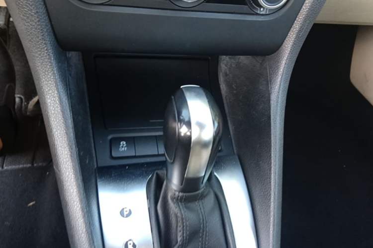 Used Volkswagen Golf 2012 1.6L Automatic Comfort Model Gear Lever