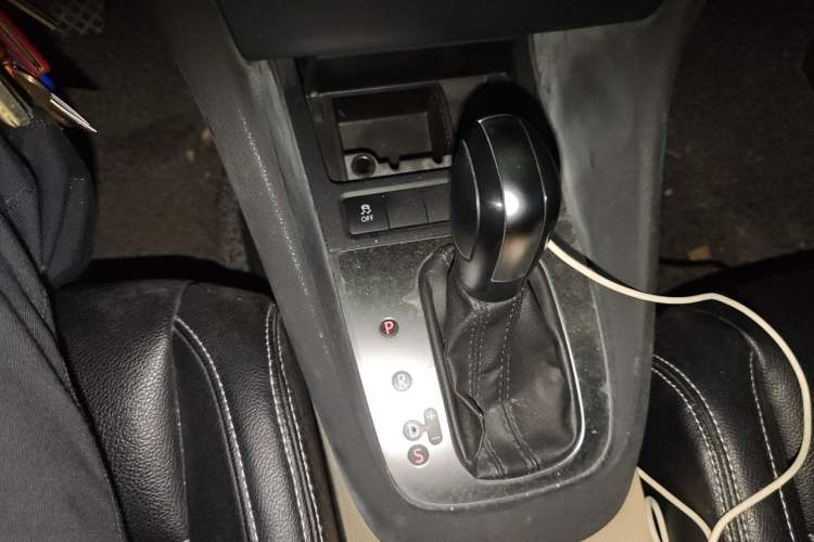 Used Volkswagen Golf 2012 1.6L Automatic Comfort Model Gear Lever