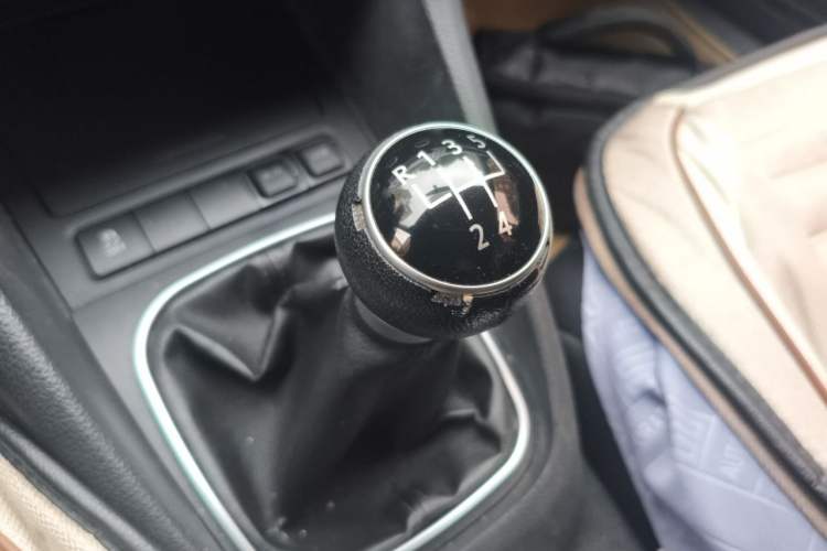 Used Volkswagen Golf 2012 1.6 Manual Fashion Edition Gear Lever