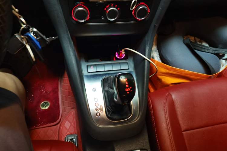 Used Volkswagen Golf 2012 1.6L Automatic Comfort Model Gear Lever