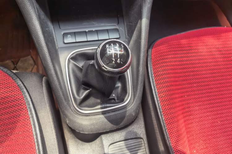 Used Volkswagen Golf 2012 1.4 TSI Manual Comfort Edition Gear Lever