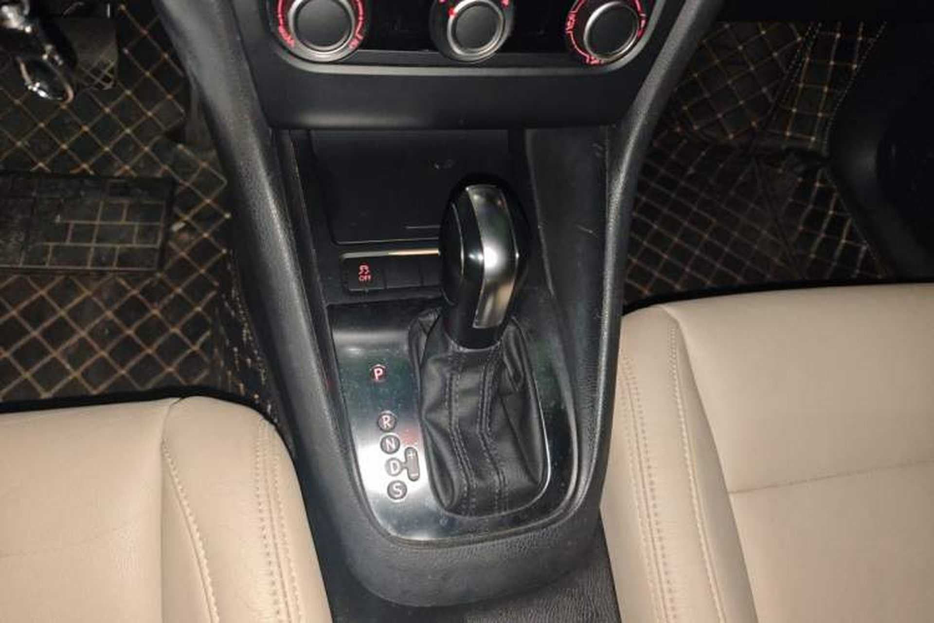 Used Volkswagen Golf 2012 1.6L Automatic Comfort Model Gear Lever